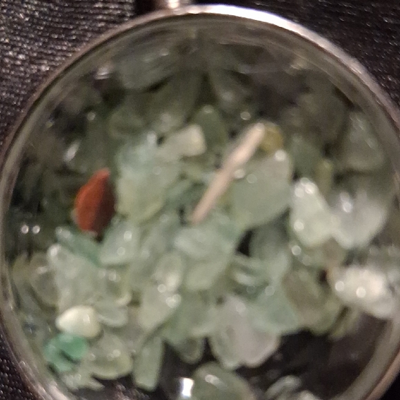 Chic Silver Necklace with Green Gemstone - Picture 7 of 10